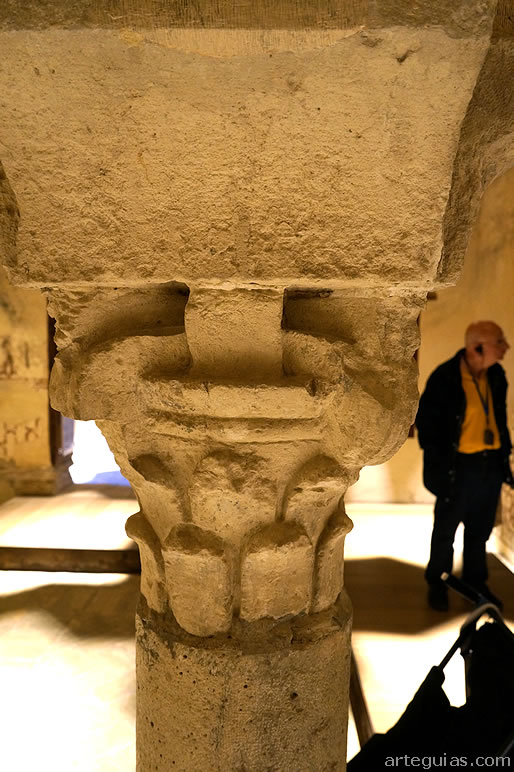 Capitel andalus&iacute; en los Ba&ntilde;os Reales del Convento