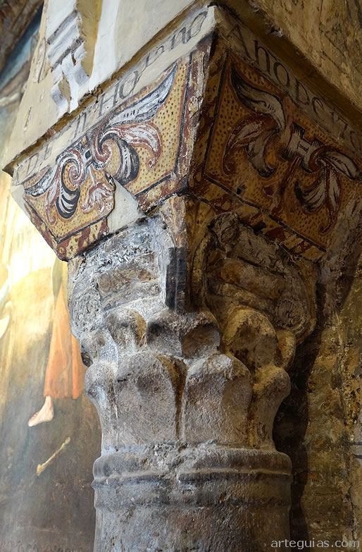 Capitel andalus&iacute; en la Capilla Dorada del Convento de Santa Clara de Tordesillas