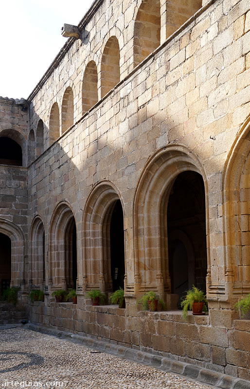 Claustro del Convento de San Benito. Alcántara