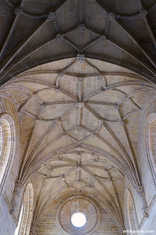 B&oacute;veda estrellada de la nave cosntruida a comienzos del siglo XVI