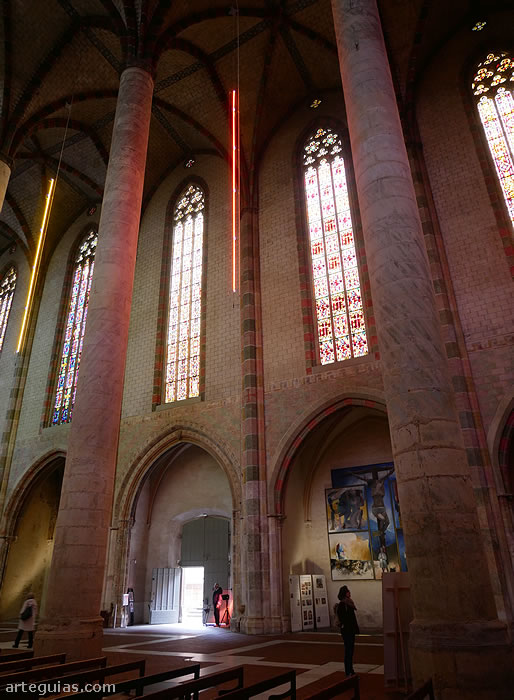 Interior de la iglesia del Convento de los Jacobinos de Toulouse, Francia