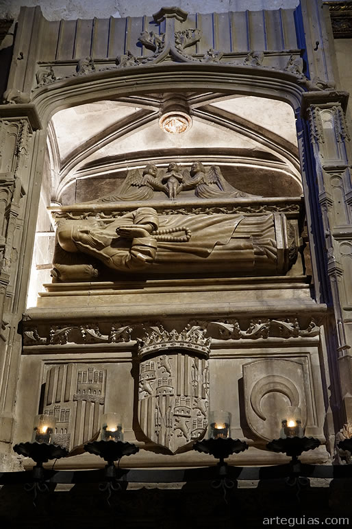 Magn&iacute;fico monumento funerario del siglo XV de Ram&oacute;n Llull