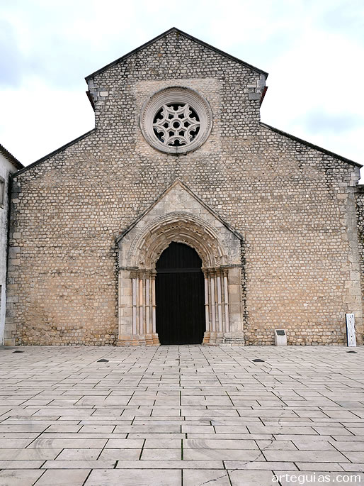 Fachada occidental. Iglesia del antiguo convento de S&atilde;o Francisco de Santar&eacute;m