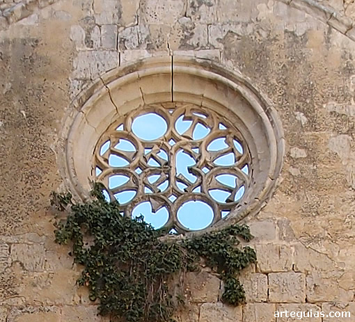 Roset&oacute;n en cuyas tracer&iacute;as se incluyeron numerosas letras tau