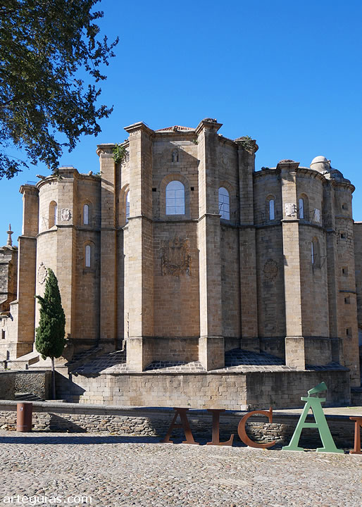 Cabecera de la iglesia. Conventual de San Benito de Alcántara