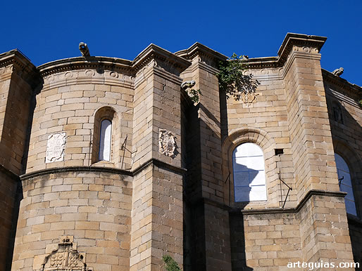 Detalle de los ábsides de la iglesia conventual
