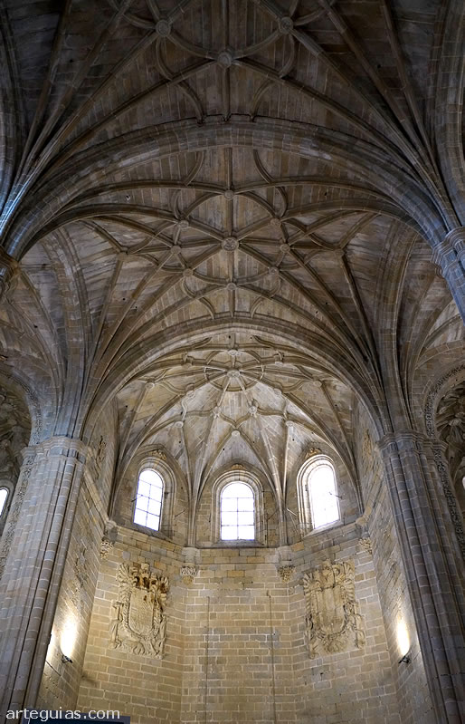 Conventual de San Benito de Alcántara: Interior del ábside principal de la iglesia