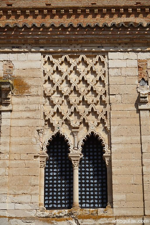 Ventanal de la fachada de este convento vallisoletano
