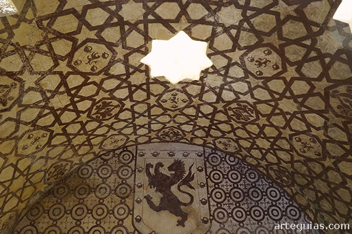 Frigidarium de los Ba&ntilde;os Reales  con sus pinturas murales
