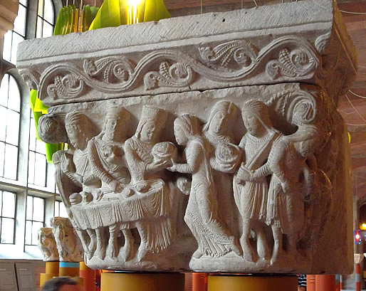 Uno de los muchos capiteles rom&aacute;nicos expuestos en el Museo de los Agustinos d Toulouse