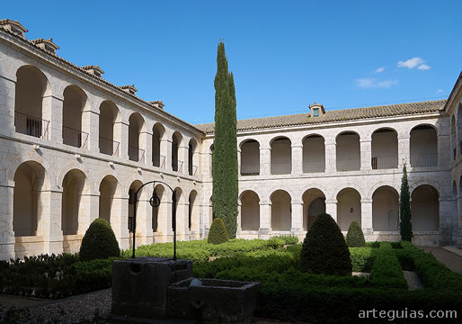 Patio del Vergel del monasterio