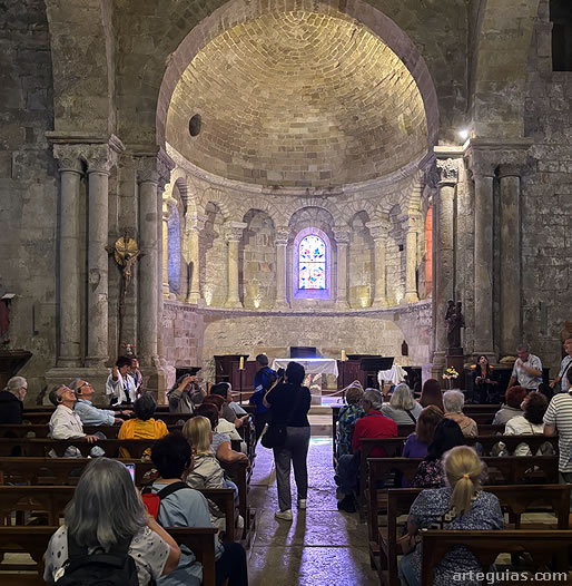 En la iglesia de Nant