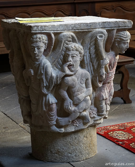 Precioso capitel en la Abadía de Mozac