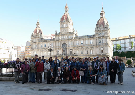 Viernes por la ma&ntilde;ana: foto de familia en la Plaza de Mar&iacute;a Pita de A Coru&ntilde;a