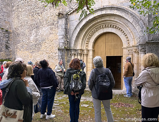 Puerta de la iglesia de Pecharrom&aacute;n