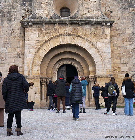 Llegada del grupo a Santa Mar&iacute;a de Porqueres