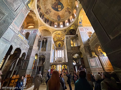 Explicaciones en Osious Loukas