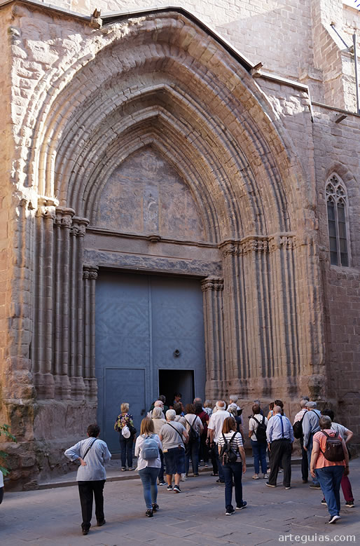 Recorriendo Cardona visitamos la iglesia de San Miguel