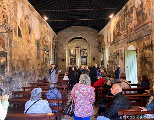 Interior de Nossa Senhora de Azinheira, en la cercana fregues&iacute;a de Outeiro Seco