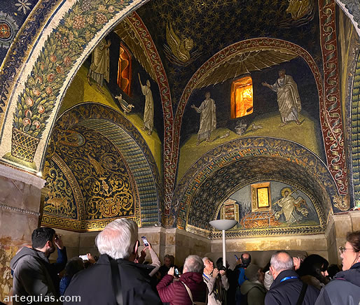 En el Mausoleo de Gala Placidia