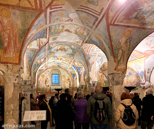 Cripta con frescos rom&aacute;nicos de la Bas&iacute;lica de Aquilea