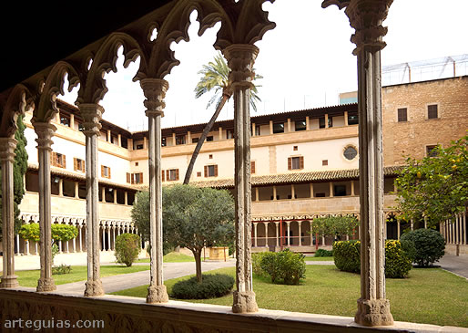 Despu&eacute;s de comer, disfrutamos del antiguo Convento de San Francisco con su iglesia y claustro g&oacute;ticos. 