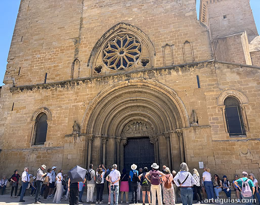 Fachada de la iglesia de San Pedro de Olite
