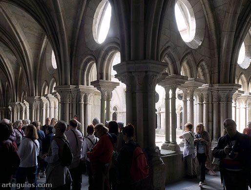 Recorrido por el claustro