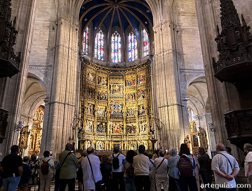 Visita a la catedral g&oacute;tica de Oviedo