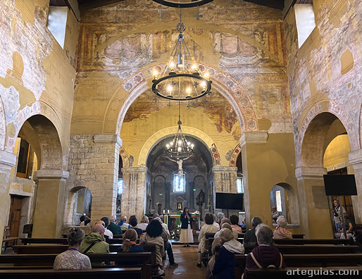 Interior de San Juli&aacute;n de los Prados