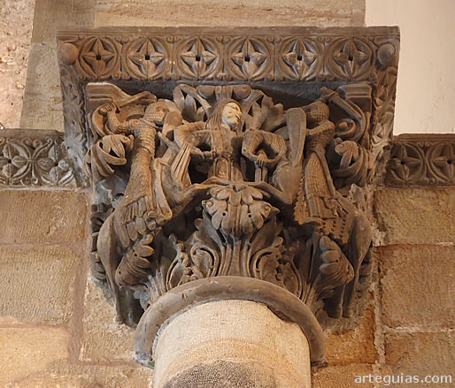 Capitel en la iglesia de Santa Mar&iacute;a de Retortillo