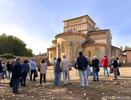 Momento de la visita a Santa Eufemia de Cozuelos, Palencia