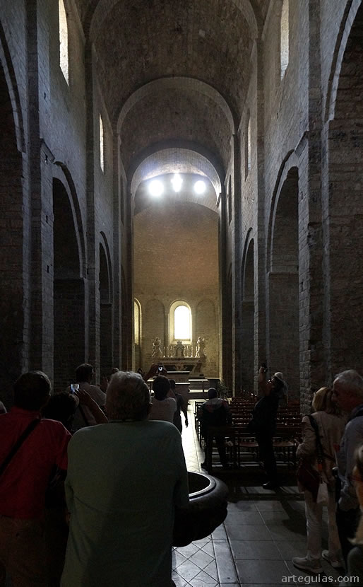 Jueves: en la abad&iacute;a de  Saint-Guilhem-le-Desert