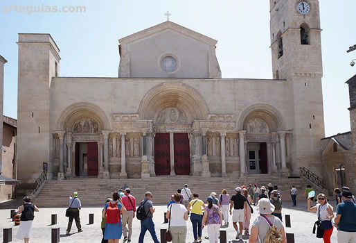 Llegada a la espectacular fachada de Saint-Gilles-du-Gard