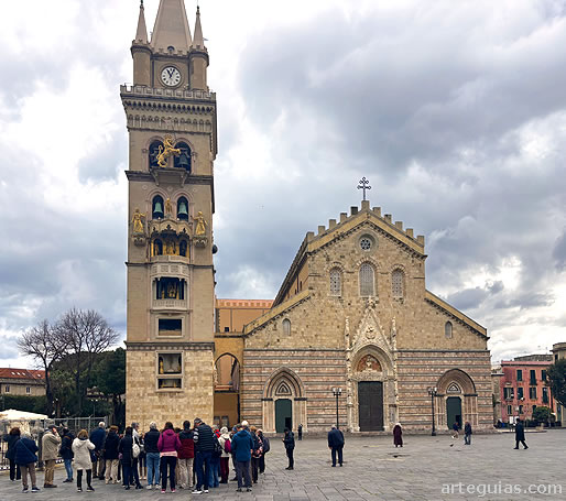 S&aacute;bado por la ma&ntilde;ana: recorrido por Messina, en especial por su catedral.