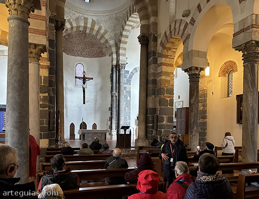Tambi&eacute;n conocimos la iglesia medieval de la Santissima Annunziata dei Catalani.