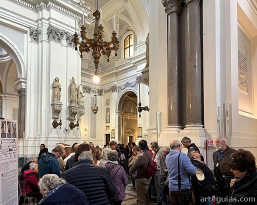Momento de la visita al interior de la Catedral de Palermo.