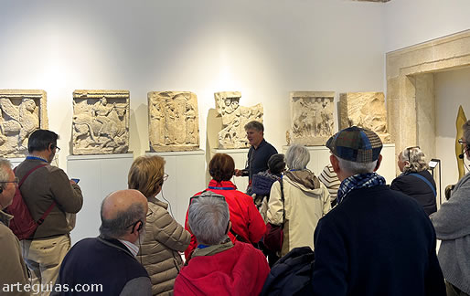 Por la tarde: detenida y minuciosa visita al Museo Antonio Salinas y su colecci&oacute;n de arte griego y romano.