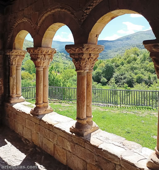 Vistas desde la galer&iacute;a porticada