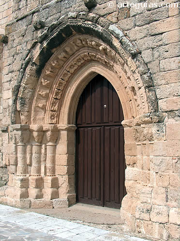Puerta meridional de la Ermita del Cristo de Castronu&ntilde;o