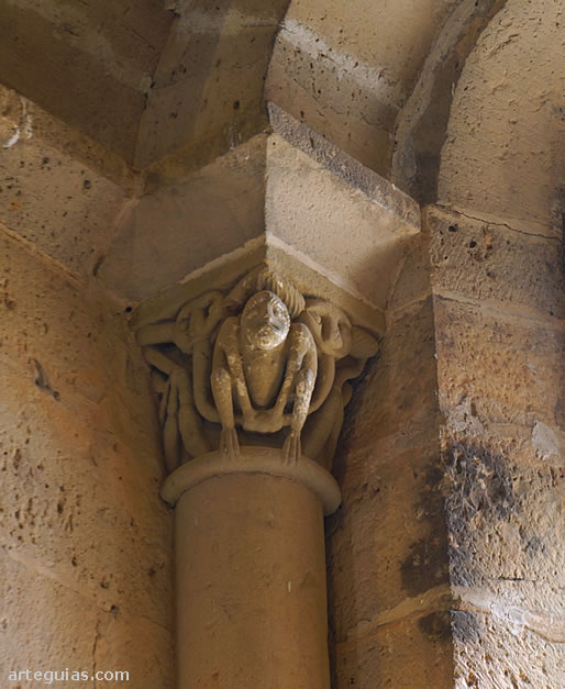 Capitel con un cuadrumano