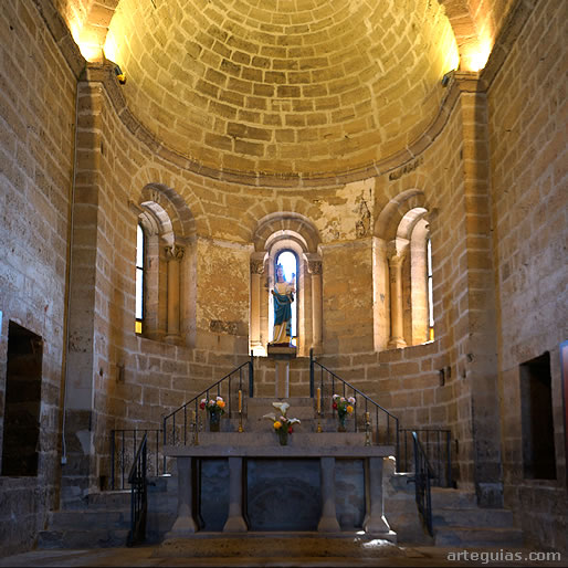 Interior del ábside central de la ermita de Chalamera