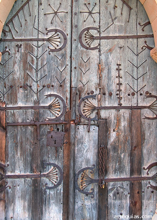 Herrajes rom&aacute;nicos de la puerta