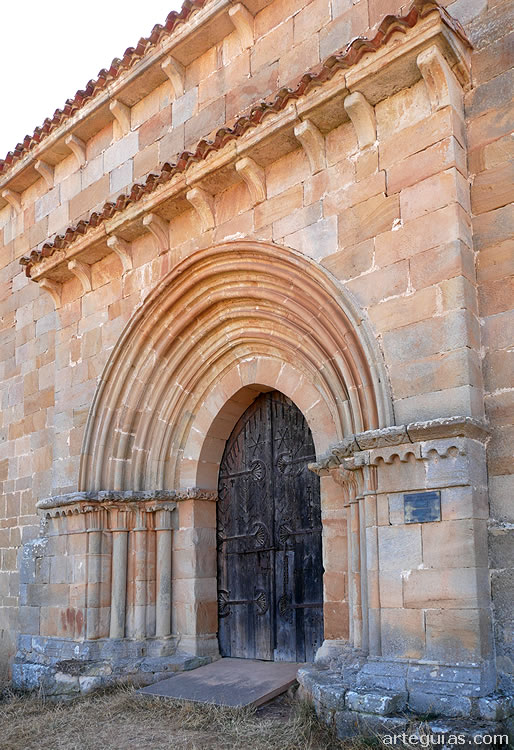 Puerta rom&aacute;nica de la ermita de Santa Eulalia de Barrio de Santa Mar&iacute;a, Palencia 