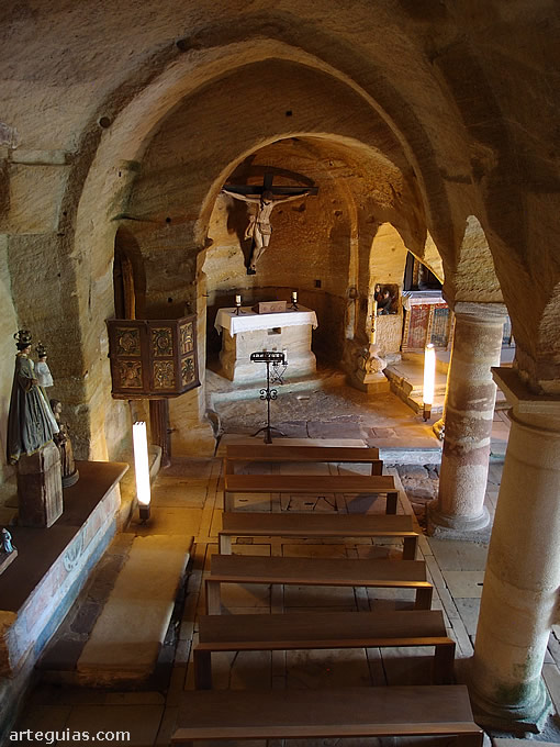 El interior de Olleros de Pisuerga (ermita rupestre)