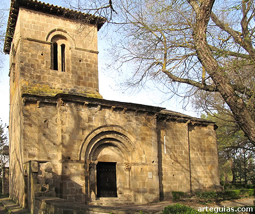 Ermita de San Adri&aacute;n de Vadoluengo, desde el suroeste