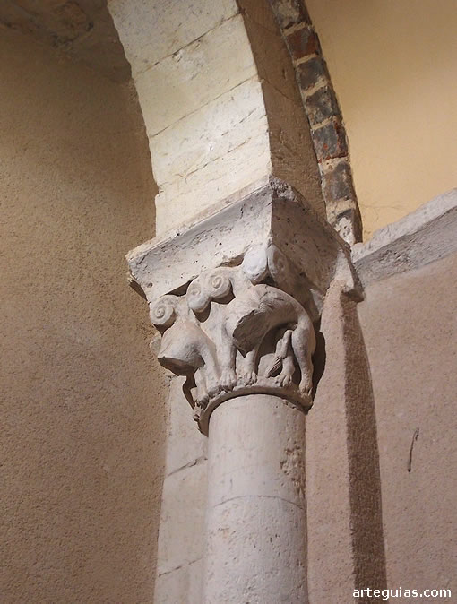 Capitel de leones