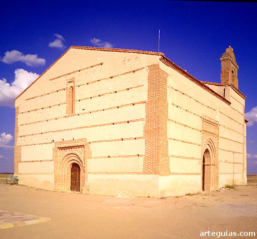 Ermita del Santo Cristo de la Moralejilla de Rapariegos. Vista desde el suroeste