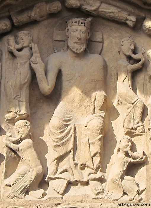 Cristo en Majestad del t&iacute;mpano de la portada. Iglesia de Santa Mar&iacute;a la Real de Sang&uuml;esa