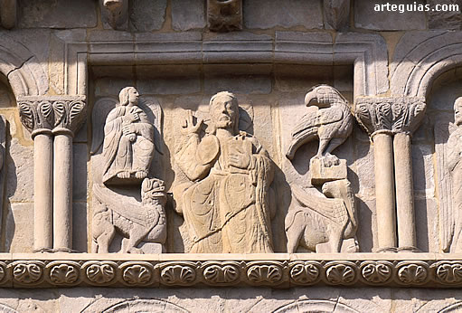 Detalle del friso superior. Santa Mar&iacute;a la Real